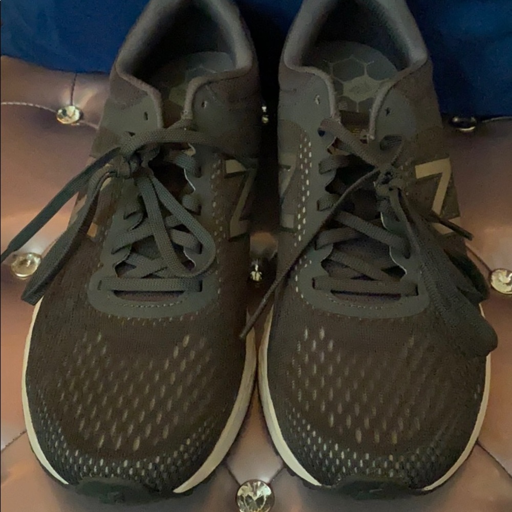 New balance tennis shoes